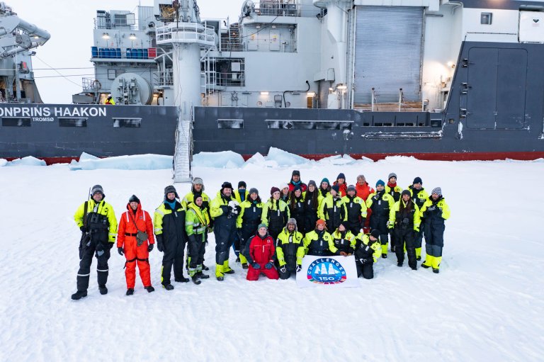 HACON project participants in front of RV Kronprins Haakon