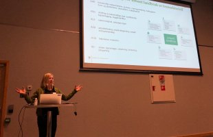 Guro Tveito fra landbruks- og matdepartementet taler